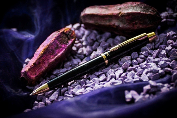 EXO Aries pen, black, gold trim