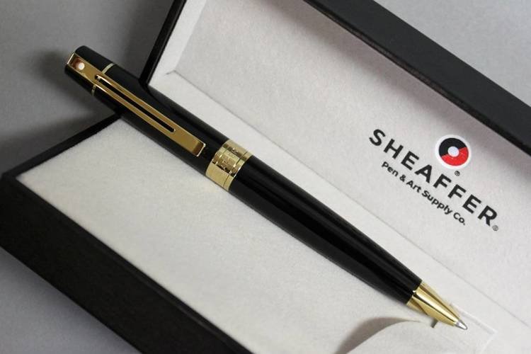9325 Długopis Sheaffer kolekcja 300, czarny, wykończenia w kolorze złotym